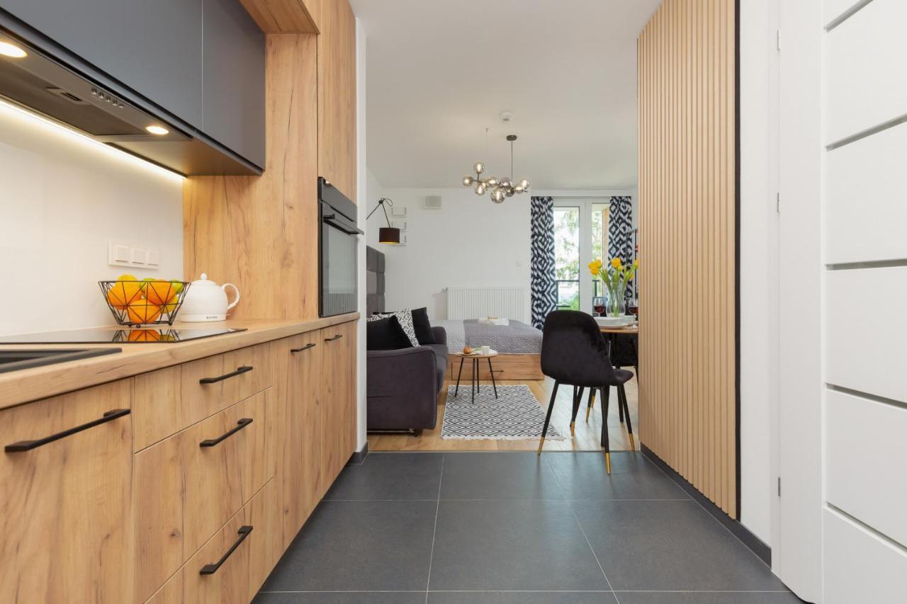 Warsaw Praga Kokoryczki Apartments With Parking By Noclegi Renters Экстерьер фото